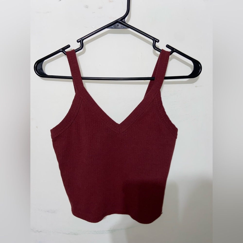 Maroon cropped tank top
